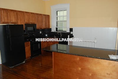 Mission Hill 5 Beds 3 Baths Boston - $8,800