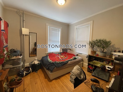 Somerville 3 Bed 1 Bath SOMERVILLE- WEST SOMERVILLE/ TEELE SQUARE  West Somerville/ Teele Square - $3,300 No Fee