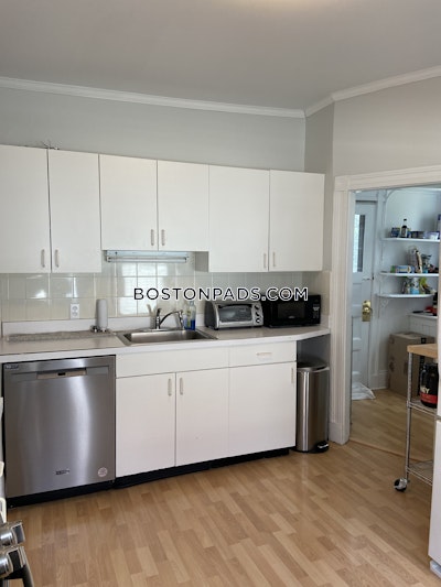 Somerville 3bed/1bath Very sunny spacious Near T front and rear porches new kitchen large backyard area laundry, Driveway avail for $100 month  West Somerville/ Teele Square - $3,300 No Fee