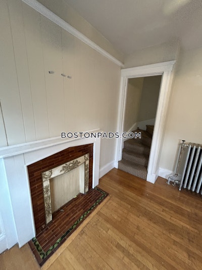 Medford 5 Beds 2 Baths  Tufts - $4,000