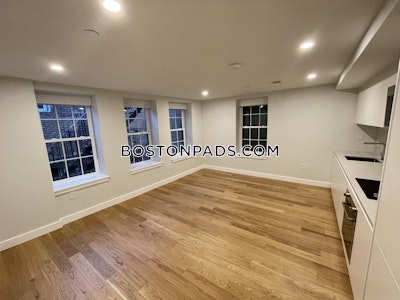 North End Beautiful Studio on Fleet Street in North End  Boston - $2,500