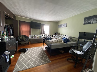 Somerville 5 Beds 2 Baths  Tufts - $6,300