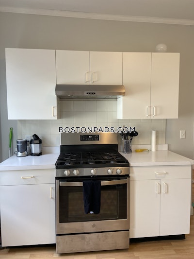 Somerville 3 Beds 1 Bath  West Somerville/ Teele Square - $3,300 No Fee